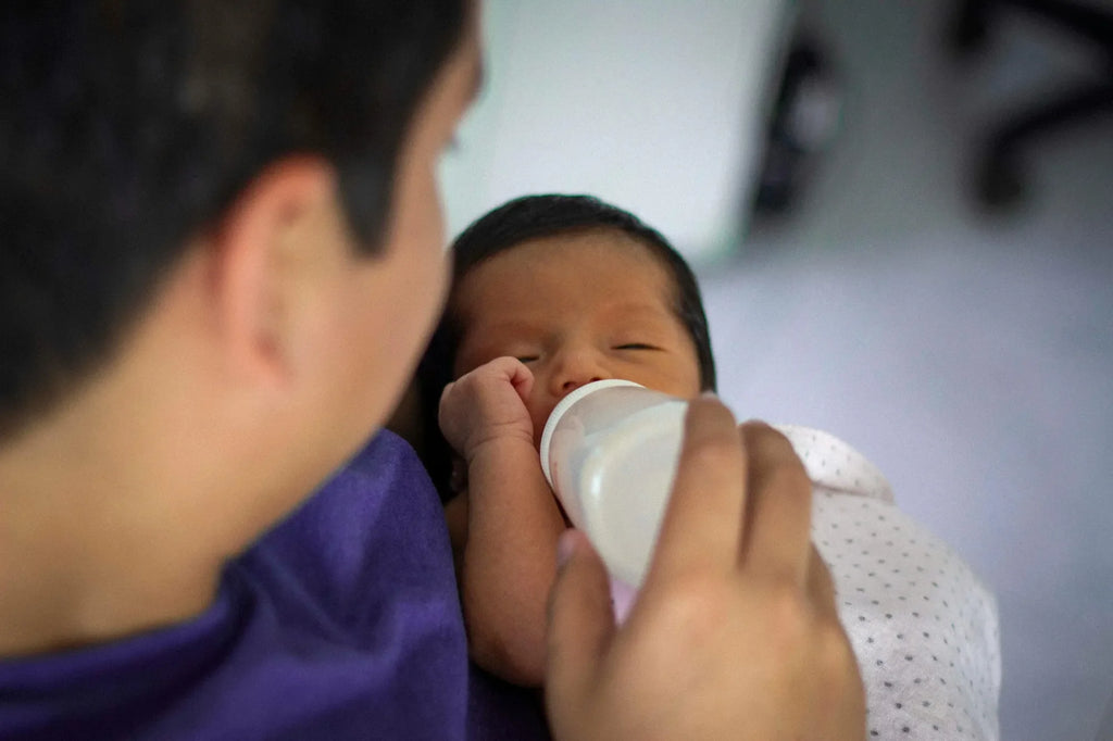 Can You Mix Left and Right Breast Milk While Pumping?