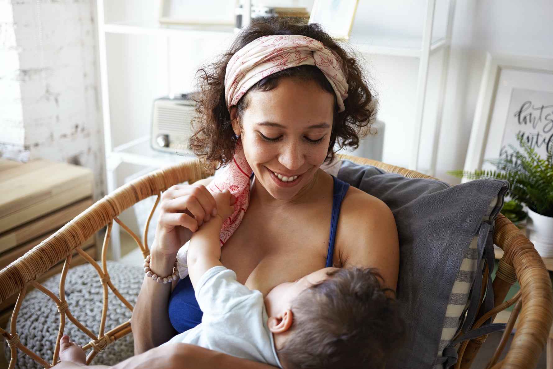 Breastfeeding Positions | Tutorial for a Successful Football Hold Breastfeeding